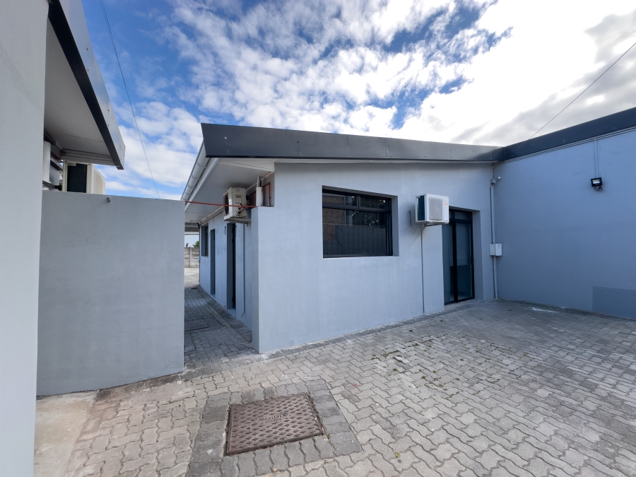 To Let commercial Property for Rent in Newton Park Eastern Cape